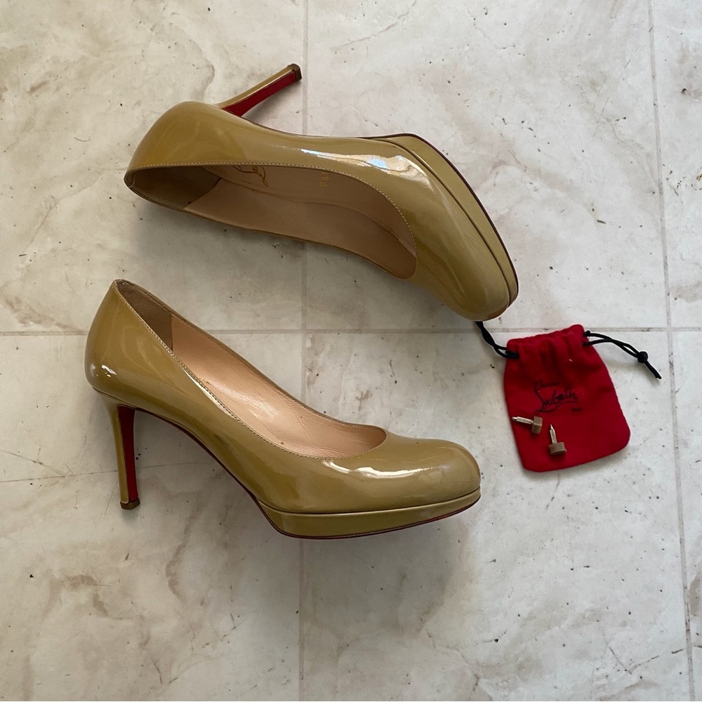 $845 Christian Louboutin New Simple Khaki Patent Leather Pumps Heels Size 6.5